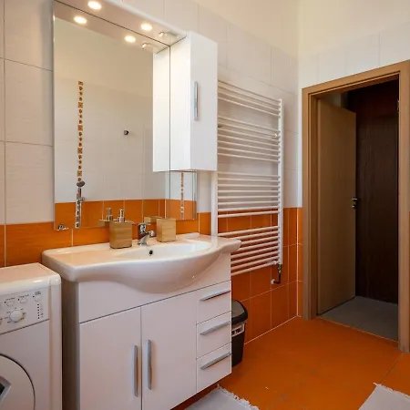 Comfortable In 8 - Liben Прага