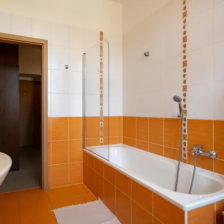 Апартаменты Comfortable In 8 - Liben