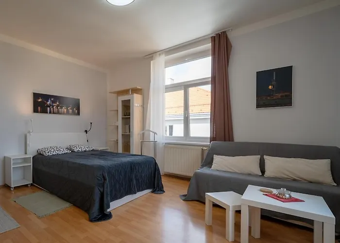 Comfortable In 8 - Liben * Praga